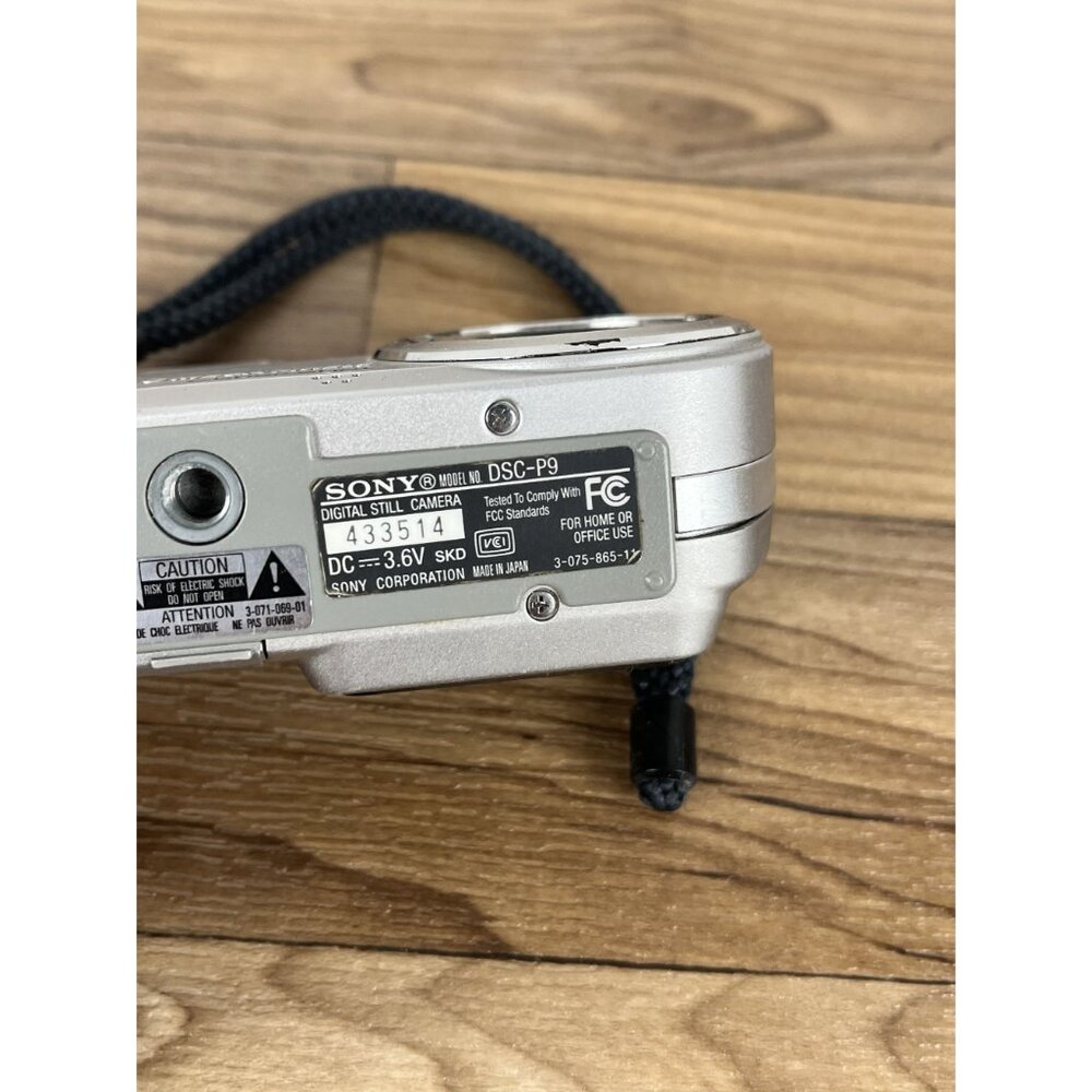 Sony Cyber-shot DSC-P9 4.0MP Digital Camera - Silver No Charger - Picture 10 of 10